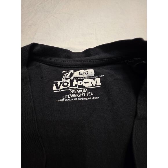 Volcom Women's Size Large Short Sleeve V-neck Black T-shirt - Picture 2 of 5